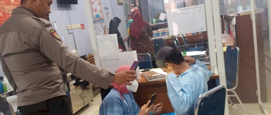 Salah seorang santri di Pondok Pesantren Al Islah, FIK, menjalani visum setelah dicubit oleh oknum guru hingga mengalami lebam.