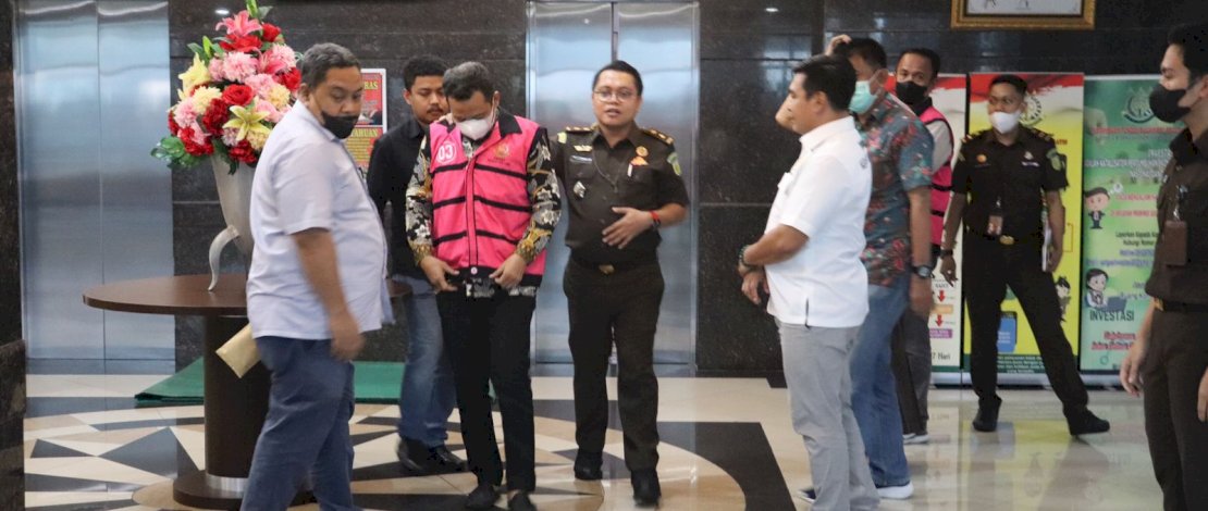 Jaksa Tak Tahan 1 Tersangka Dugaan Korupsi Honorarium karena Jadi Otak Kasus Pembunuhan Jaksa Tak Tahan 1 Tersangka Dugaan Korupsi Honorarium karena Jadi Otak Kasus Pembunuhan