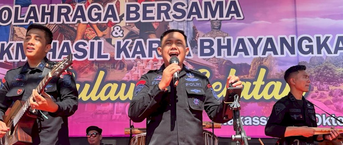 Grup musik Tenribetta Perkusi Batalyon C Pelopor Satbrimob Polda Sulsel kembali tampil memukau menghibur publik Kota di Makassar, Jum'at, 14 Oktober 2022. Grup musik Tenribetta Perkusi Batalyon C Pelopor Satbrimob Polda Sulsel kembali tampil memukau menghibur publik Kota di Makassar, Jum'at, 14 Oktober 2022.