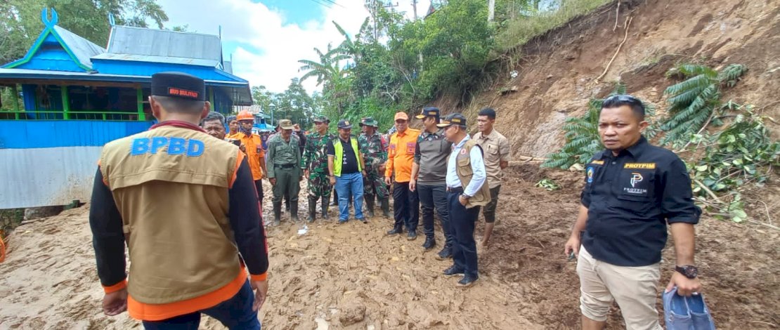 Tim gabungan terus melakukan proses pencarian korban longsor di Jeneponto.