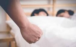 Diduga Oknum Anggota DPR Kepergok Diatas Mobil Bersama Istri Orang