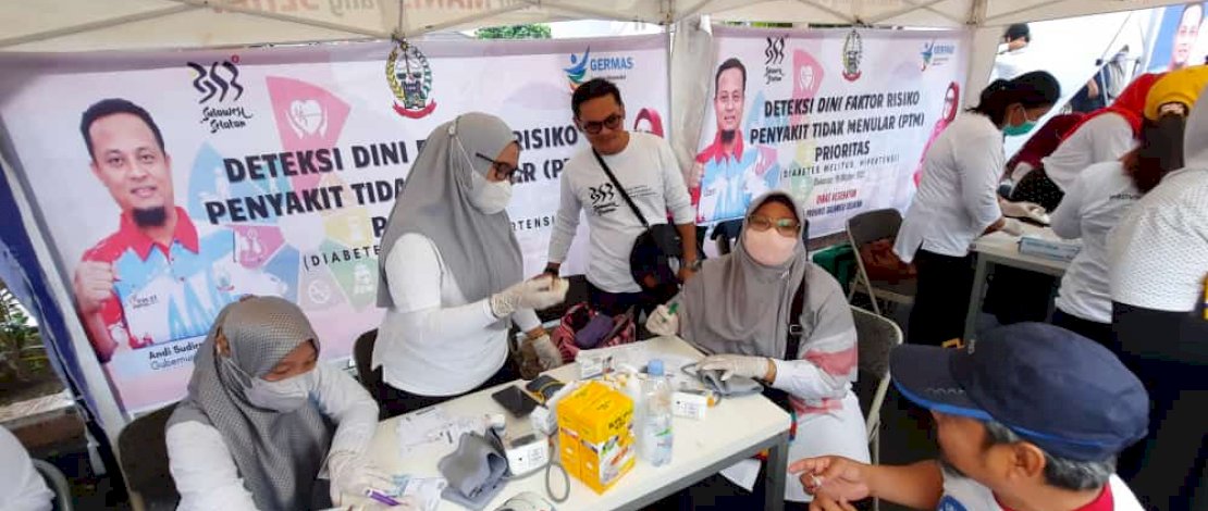 Dinas Kesehatan Provinsi Sulawesi Selatan menyediakan layanan pemeriksaan gratis di lokasi acara Jalan Santai Sulsel Anti Malas Gerak (Mager) 353 Tahun Provinsi Sulsel, Minggu, 16 Oktober 2022.