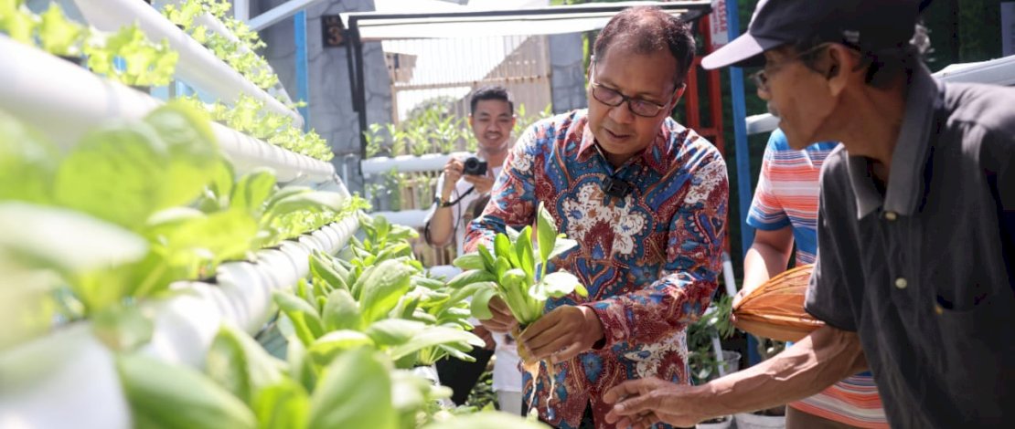 Wali Kota Makassar Moh Ramdhan "Danny" Pomanto menyambangi Lorong Wisata (Longwis) Haderslave, di Kelurahan Maloku, Kecamatan Ujung Pandang, Minggu, 16 Oktober 2022.
