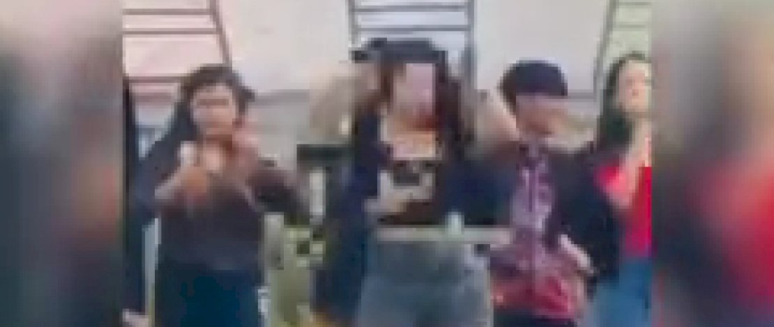 Parah! Aksi Tak Senonoh Dilakukan Pria ke Biduan di Bone Parah! Aksi Tak Senonoh Dilakukan Pria ke Biduan di Bone