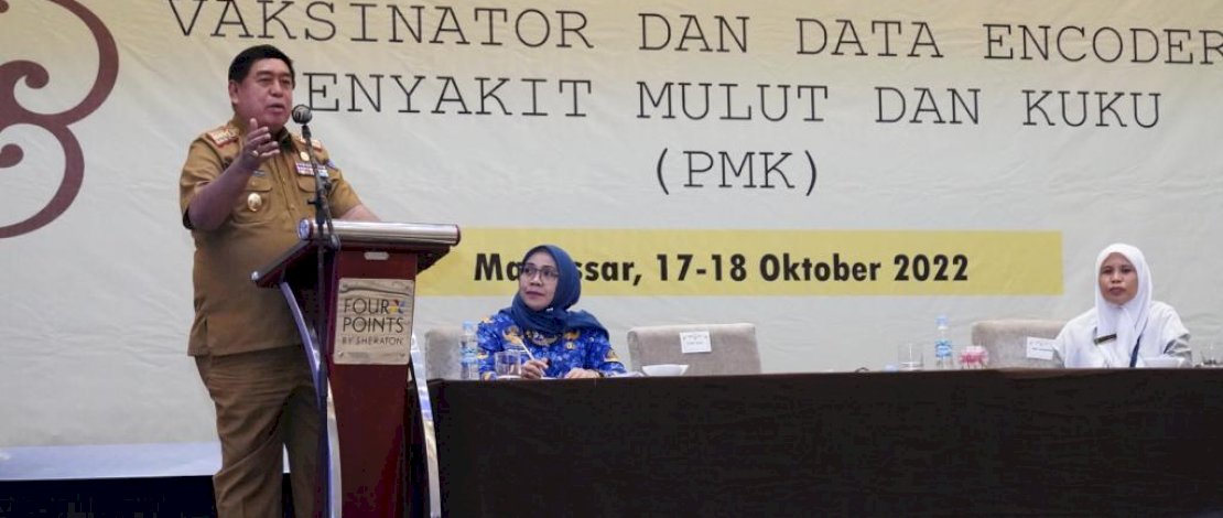 Sekertaris Daerah Provinsi Sulawesi Selatan, Abdul Hayat Gani, membuka Bimbingan Teknis Vaksinator dan Data Encoder Penyakit Mulut dan Kuku (PMK), di Hotel Four Points Makassar, Senin, 17 Oktober 2022.
