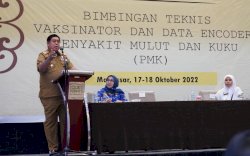 Abdul Hayat Buka Bimtek Vaksinator dan Data Encoder Penyakit Mulut dan Kuku