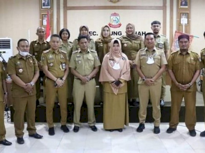 Bahas PMKS dan KIS, Ka dinsos Makassar Sambangi Kecamatan Ujung Tanah