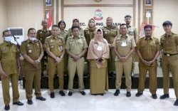 Bahas PMKS dan KIS, Ka dinsos Makassar Sambangi Kecamatan Ujung Tanah