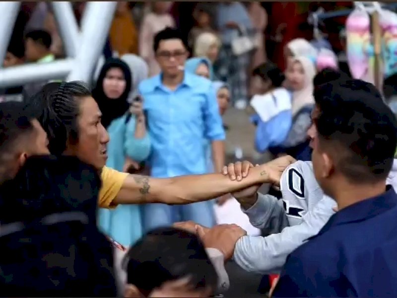 Wisuda di UNM Berakhir Ricuh, Sesama Fotografer Saling Pukul 