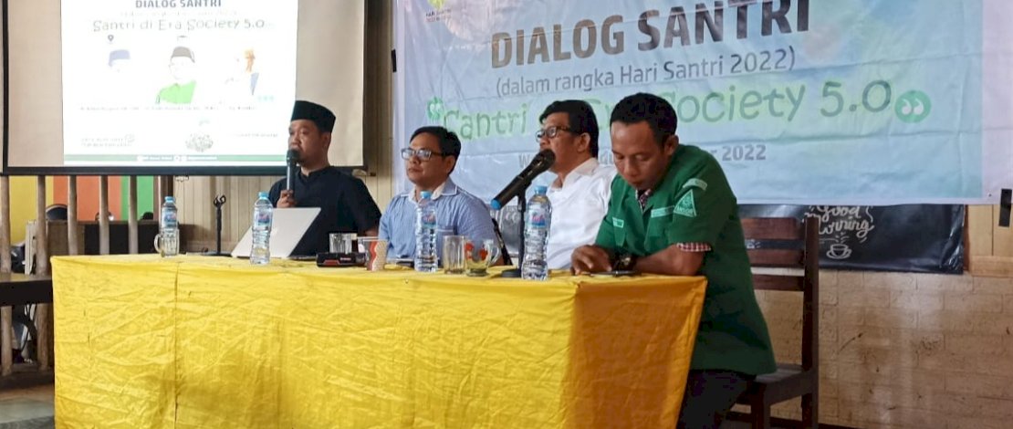 Dialog Santri yang diselenggarakan Pimpinan Wilayah Gerakan Pemuda Ansor Sulsel dalam Rangka Hari Santri 2022, di Warkop Bundu Jalan Aroeppala Makassar, Rabu, 19 Oktober 2022. Dialog Santri yang diselenggarakan Pimpinan Wilayah Gerakan Pemuda Ansor Sulsel dalam Rangka Hari Santri 2022, di Warkop Bundu Jalan Aroeppala Makassar, Rabu, 19 Oktober 2022.