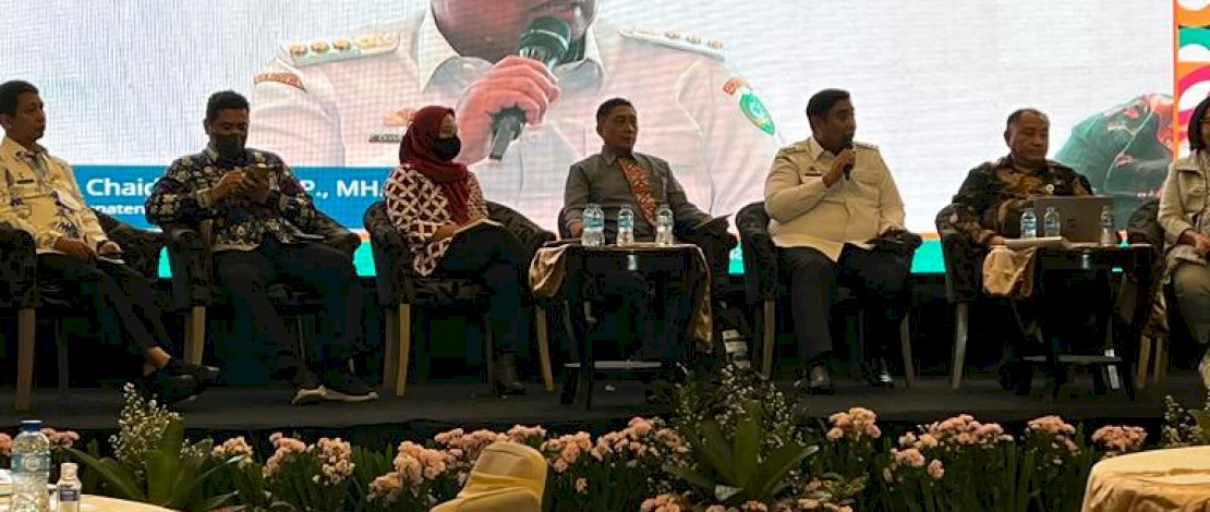 Bupati Maros, Chaidir Syam, menjadi salah satu narasumber dalam diskusi nasional yang dilaksanakan Yayasan Bursa Pengetahuan Kawasan Timur Indonesia (BaKTI) dalam ajang Festival Hak Asasi Manusia (HAM) 2022, yang digelar di Hotel Royal Kuningan, Jakarta, Rabu, 19 Oktober 2022. 