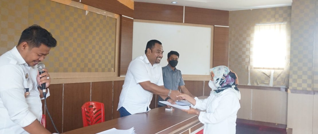 Serahkan SK RT/RW ini Harapan Camat Tamalate