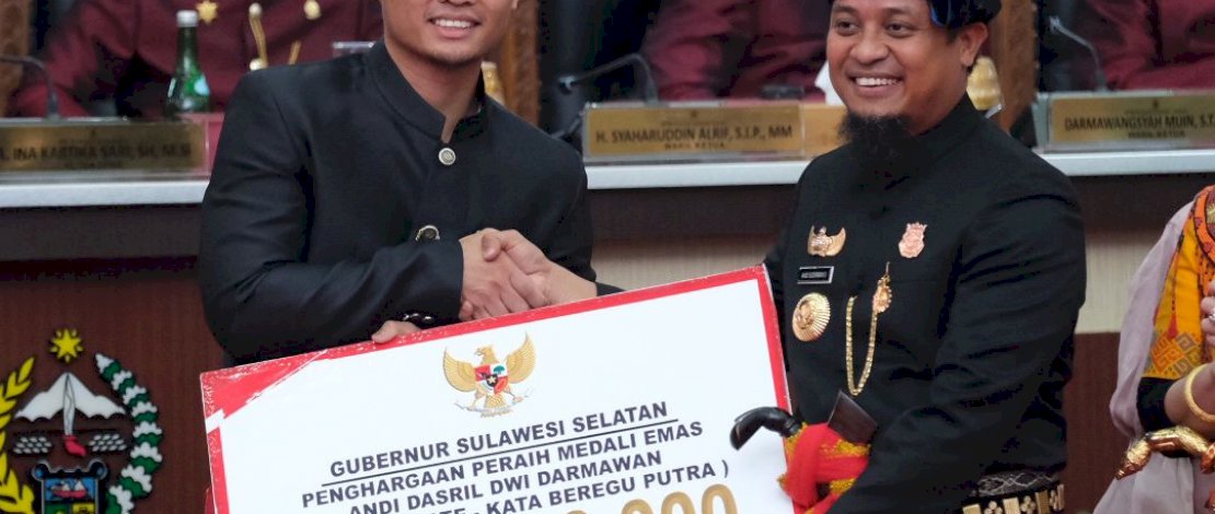 Gubernur Sulsel, Andi Sudirman Sulaiman, menyerahkan bonus kepada atlet asal Sulsel yang menyumbangkan medali bagi Tim Indonesia di event olahraga SEA Games 2021 di Vietnam, pada Rapat Paripurna DPRD Sulsel dengan agenda 353 Tahun Provinsi Sulsel, Rabu 19 Oktober 2022. Gubernur Sulsel, Andi Sudirman Sulaiman, menyerahkan bonus kepada atlet asal Sulsel yang menyumbangkan medali bagi Tim Indonesia di event olahraga SEA Games 2021 di Vietnam, pada Rapat Paripurna DPRD Sulsel dengan agenda 353 Tahun Provinsi Sulsel, Rabu 19 Oktober 2022.