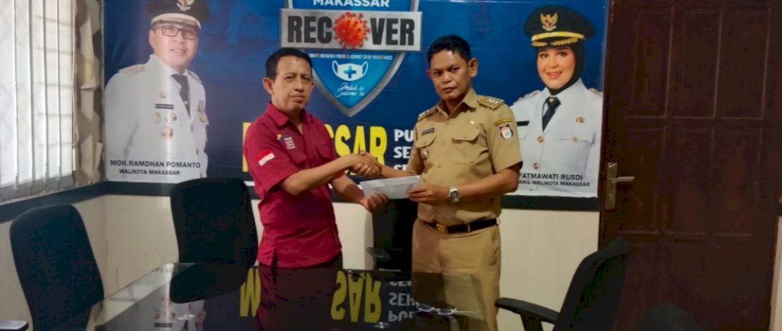 Percepat Pembangunan Masjid Terapung Cambaya, Camat Ujung Tanah Salurkan Bantuan Dana