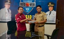 Percepat Pembangunan Masjid Terapung Cambaya, Camat Ujung Tanah Salurkan Bantuan Dana