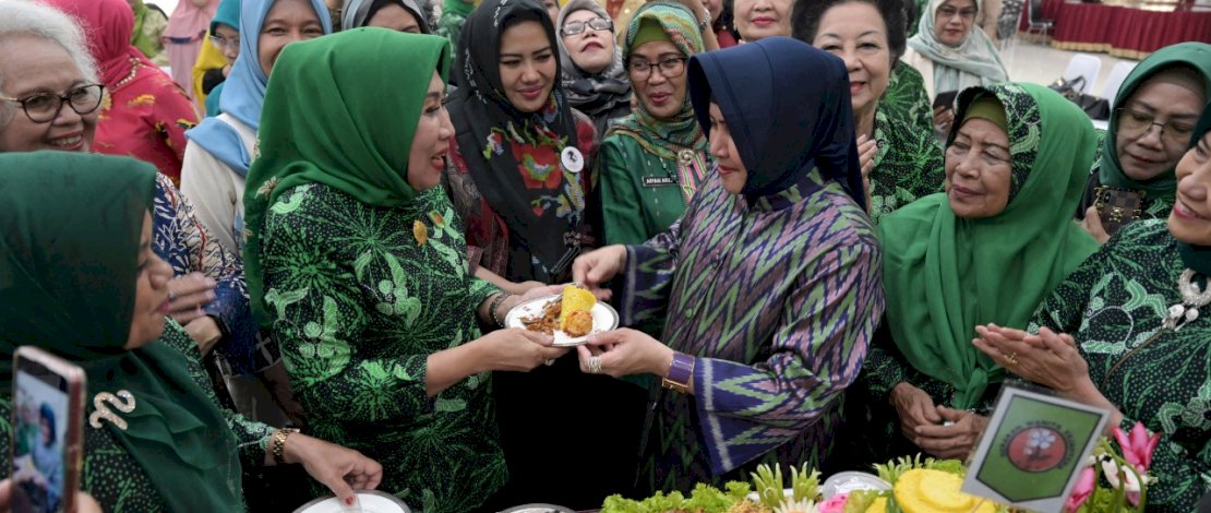 Indira Yusuf Ismail saat menghadiri Peringatan Hari Ulang Tahun ke-67 Gerakan Wanita Sejahtera (GWS), di Baruga Anging Mammiri, Kamis, 20 Oktober 2022.