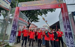 Dukung KTT G20, Rutan Makassar Jalan Santai Bagikan Stiker ke Masyarakat