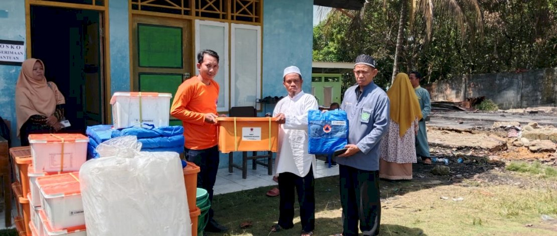 Pemerintah Provinsi Sulawesi Selatan menyalurkan bantuan logistik untuk Pesantren Darul Arqam Muhammadiyah Balebo di Desa Baloli, Kecamatan Masamba, Kabupaten Luwu Utara. Pemerintah Provinsi Sulawesi Selatan menyalurkan bantuan logistik untuk Pesantren Darul Arqam Muhammadiyah Balebo di Desa Baloli, Kecamatan Masamba, Kabupaten Luwu Utara.