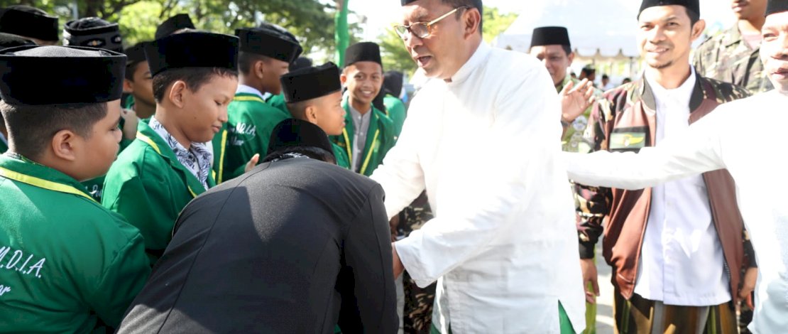 Wali Kota Makassar, Moh Ramdhan 'Danny' Pomanto saat menjadi pembina upacara peringatan Hari Santri 2022, di Anjungan Pantai Losari, Makassar, Sabtu, 22 Oktober 2022.