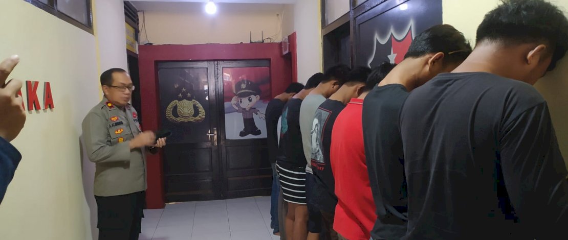 Delapan pelaku penganiayaan diamankan di Mapolsek Biringkanaya.