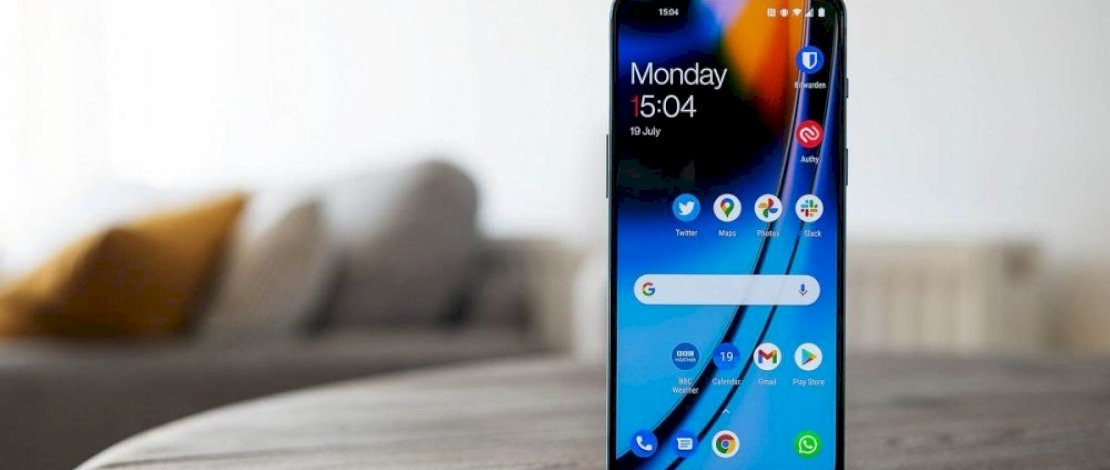 Ilustrasi ponsel dengan chipset mediatek