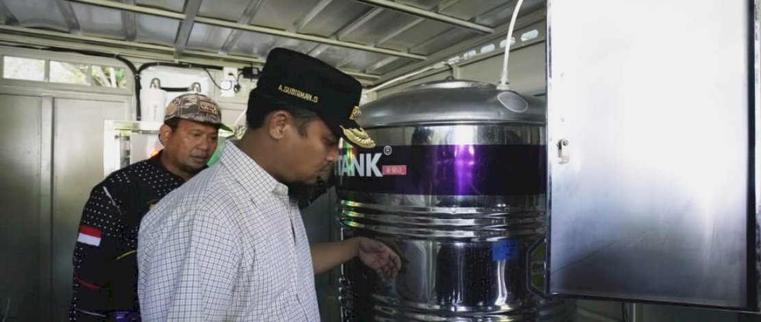 Gubernur Sulawesi Selatan, Andi Sudirman Sulaiman, mengunjungi Desa Pulau Persatuan, Pulau Kanalo 2, Kecamatan Pulau Sembilan, Kabupaten Sinjai, Minggu, 23 Oktober 2022.