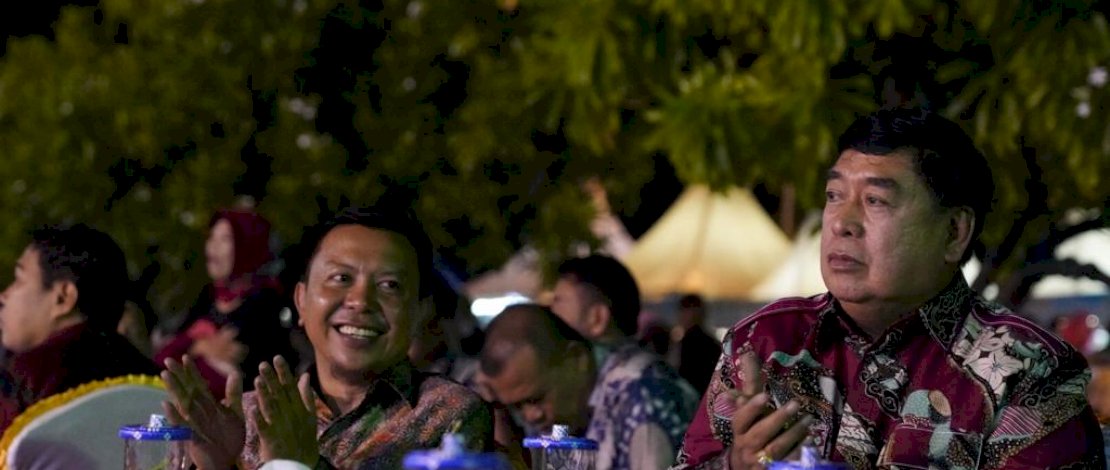 Sekertaris Daerah Provinsi Sulawesi Selatan, Abdul Hayat Gani, membuka Festival Takabonerate 2022, di Taman Pelangi, Kabupaten Kepulauan Selayar, Minggu, 23 Oktober 2022.
