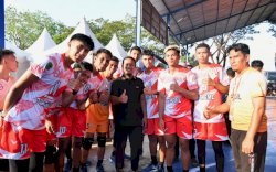 Saksikan Pertandingan Voli Porprov di Bulukumba, Gubernur Andi Sudirman Semangati Atlet