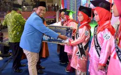 Andi Sudirman Motivasi 1.329 Wisudawan Santri Se Sulsel