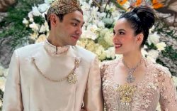 Selamat! Chealsea Islan Tunangan dengan Rob Clinton