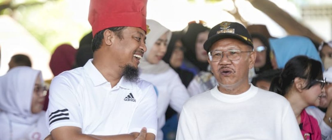 Gubernur Jalan Sehat Anti Mager di Jeneponto dengan Ikat Kepala Passapu