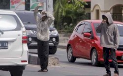 Tak Diberi Uang, Pak Ogah di Hertasning Gores Mobil Pengguna Jalan