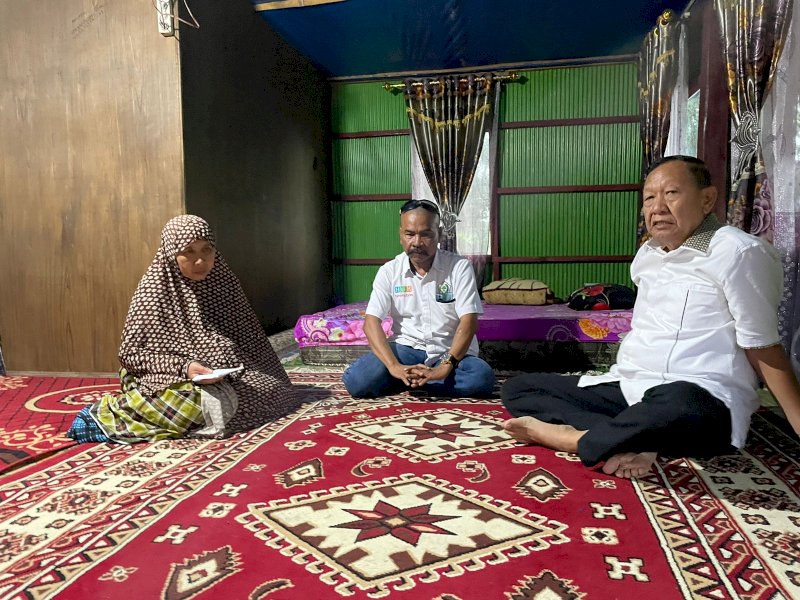 Beri Bantuan, Hamka B Kady Kunjungi Keluarga Korban Longsor di Rumbia