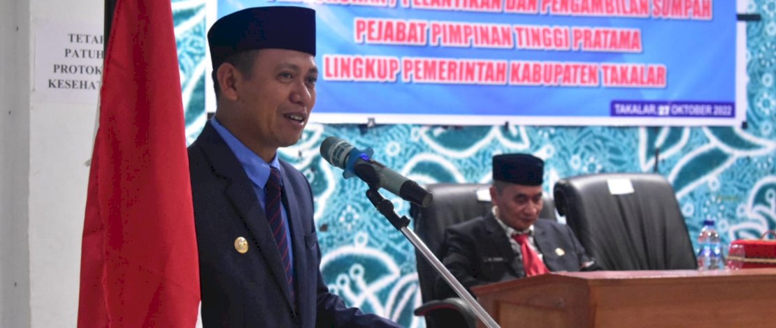 Bupati Takalar, Syamsari Kitta, mengukuhkan delapan kepala Organisasi Perangkat Daerah (OPD) setelah perubahan nomenklatur atau perubahan nama, di Gedung PKK Takalar, Kamis, 27 Oktober 2022.