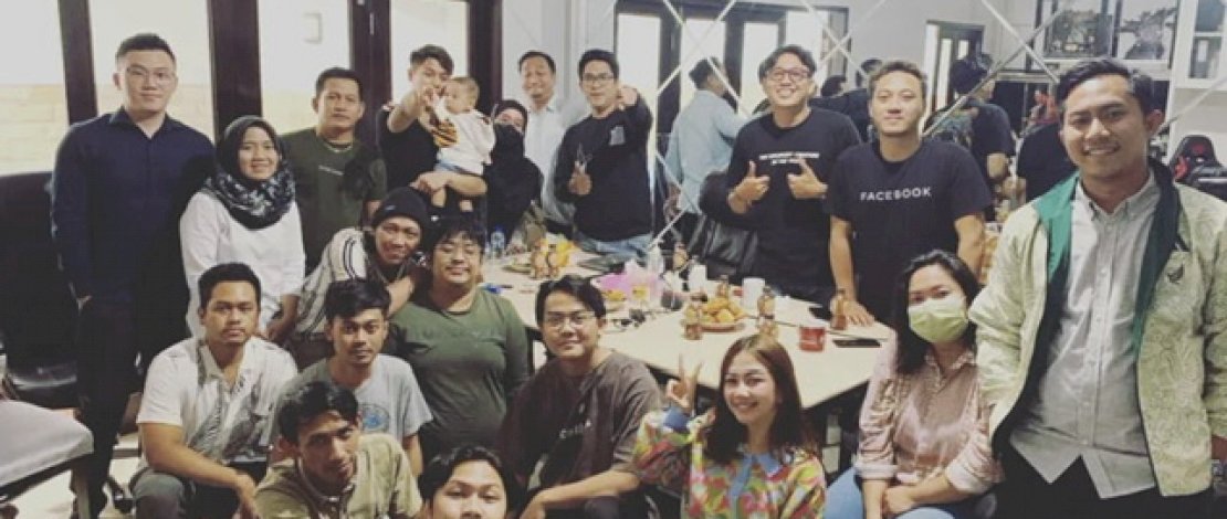 Beredar Foto Perpisahan Karyawan Leslar Entertainment Bersama Lesti Billar, Netizen: Bisa Senyum Lebar ya?