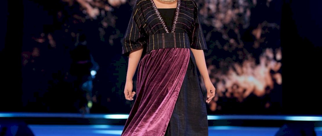 Lewat Tangan Dingin Defrico Audy, Kain Tenun Kajang Disulap Jadi Busana Elegan 