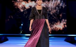 Lewat Tangan Dingin Defrico Audy, Kain Tenun Kajang Disulap Jadi Busana Elegan 