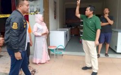 Prihatin, Camat Biringkanaya Kunjungi Korban Kebakaran di Villa Mutiara