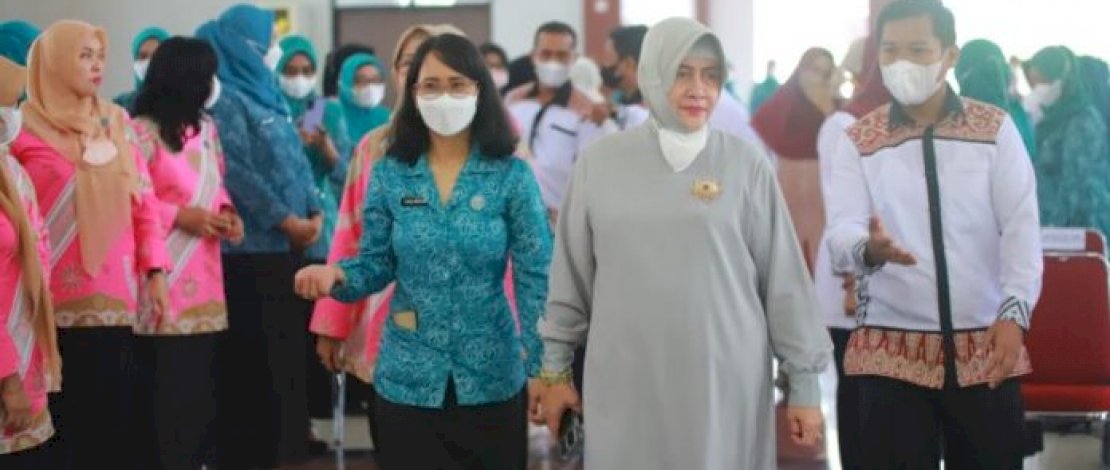 Camat Biringkanaya Dampingi Ketua TP PKK Makassar pada Kegiatan Pembentukan dan Pembinaan Dasa Wisma