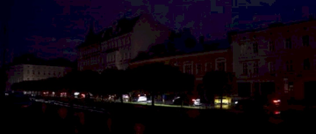 Kondisi Kyiv yang mengalami pemadamam bergilir yang lebih panjang dari biasanya pasca serangan Rusia ke instalasi energi Ukraina (REUTERS/PAVLO PALAMARCHUK) 