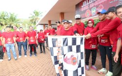 Danny Pomanto Lepas Peserta Jalan Sehat IKA Unhas Gowa