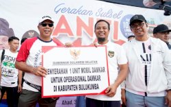 Gubernur Serahkan 1 Unit Mobil Damkar di Anti Mager Bulukumba