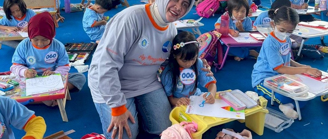 Bidang Pendidikan Pokja Bunda PAUD Kota Makassar mengadakan lomba menggambar dan melipat kertas bersama anak PAUD Kota Makassar, di Tribun Lapangan Karebosi, Minggu, 30 Oktober 2022.