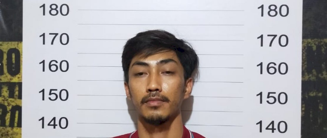Pelaku saat diamankan di Mapolsek Tamalanrea.