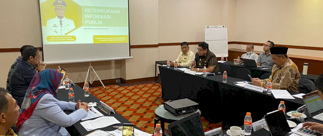 Sekretaris Daerah Provinsi  Sulsel, Abdul Hayat Gani, saat mempresentasikan progress keterbukaan informasi publik, di Hotel Red Top Jakarta, Selasa, 1 November 2022. 