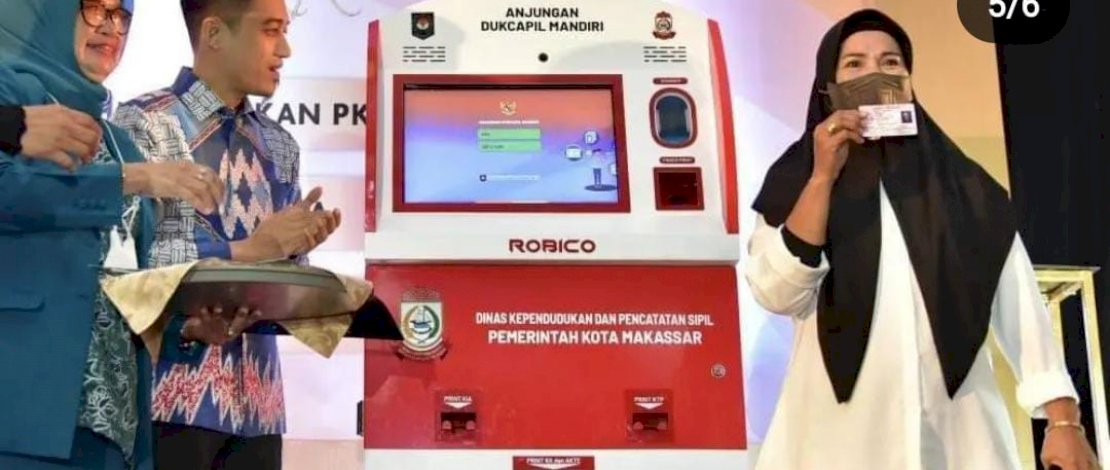 Di Hadapan Peserta Peringatan HKG TP PKK Makassar 2022, Kadisdukcapil Tunjukkan Mudahnya Penggunaan Mesin ADM