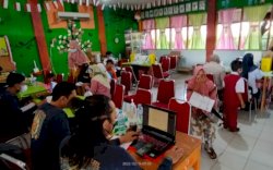 Disdukcapil Makassar Dampingi Vaksinasi Siswa SD Kompleks Borong