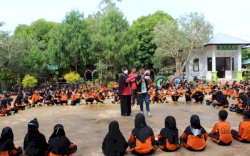 Jaga Kesehatan Gigi Sejak Dini, 343 Murid SDN 221 Malili Sikat Gigi Massal 