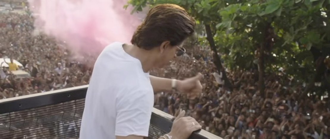Ulang Tahun ke 57, Rumah Shah Rukh Khan Diserbu Fans Ulang Tahun ke 57, Rumah Shah Rukh Khan Diserbu Fans
