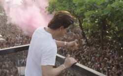 Ulang Tahun ke 57, Rumah Shah Rukh Khan Diserbu Fans 